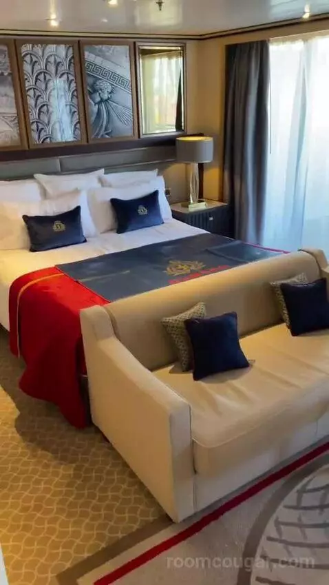 Suite bed picture #1