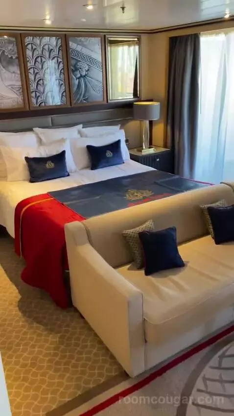 Suite bed picture #2