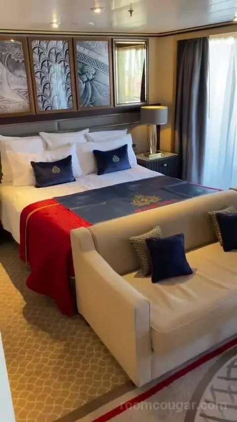 Suite bed picture #3