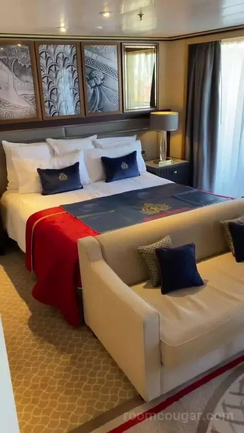 Suite bed picture #4