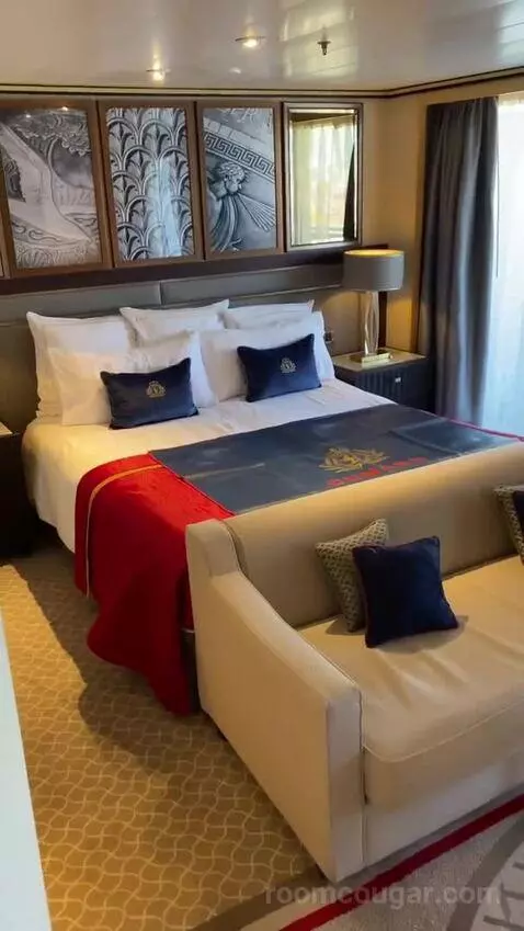 Suite bed picture #8