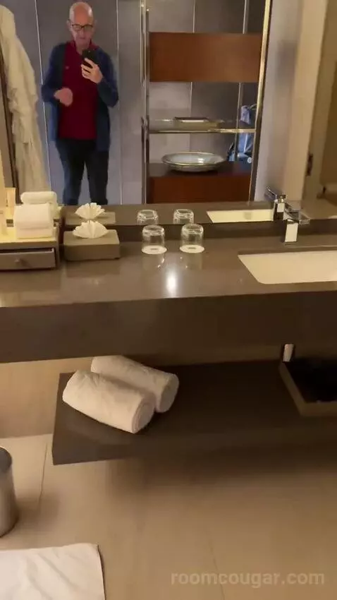 Deluxe Room King bathroom picture #2