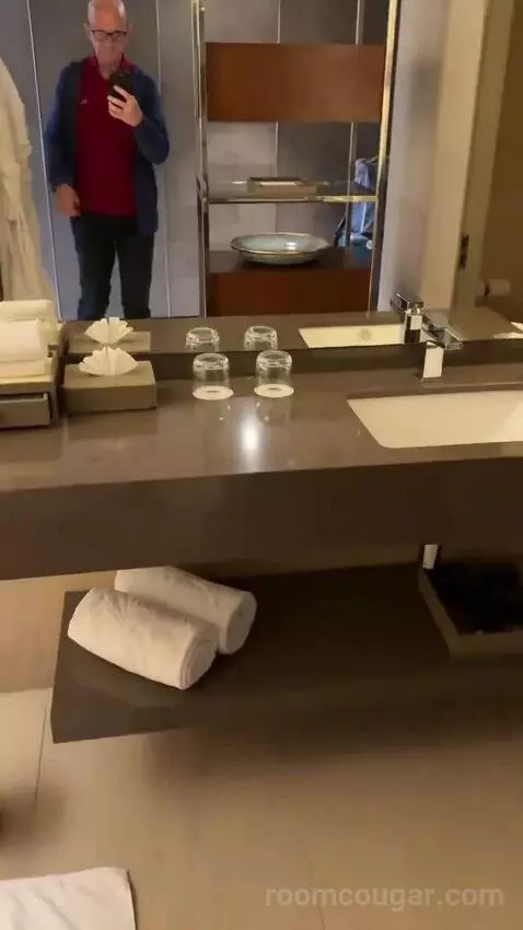 Deluxe Room King bathroom picture #3