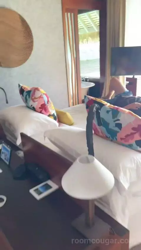Suite bed picture #5