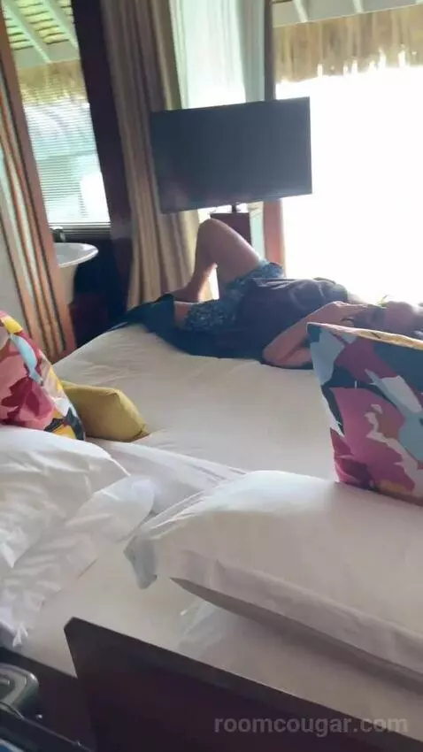 Suite bed picture #7