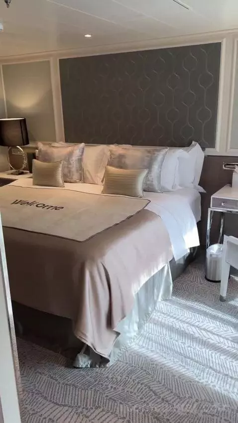 Suite (#1406) bed picture #12