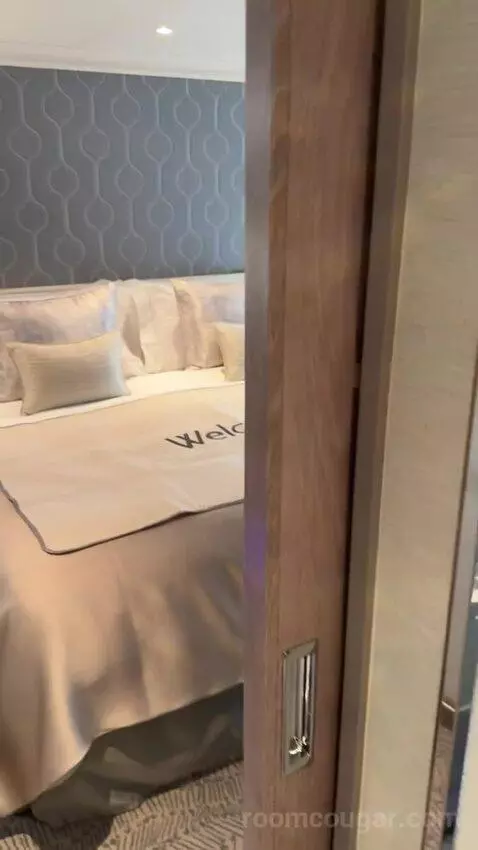 Suite (#1406) bed picture #1