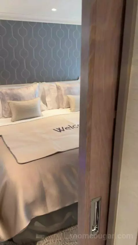 Suite (#1406) bed picture #2