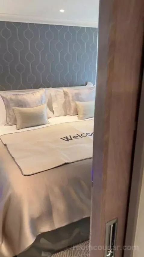 Suite (#1406) bed picture #3