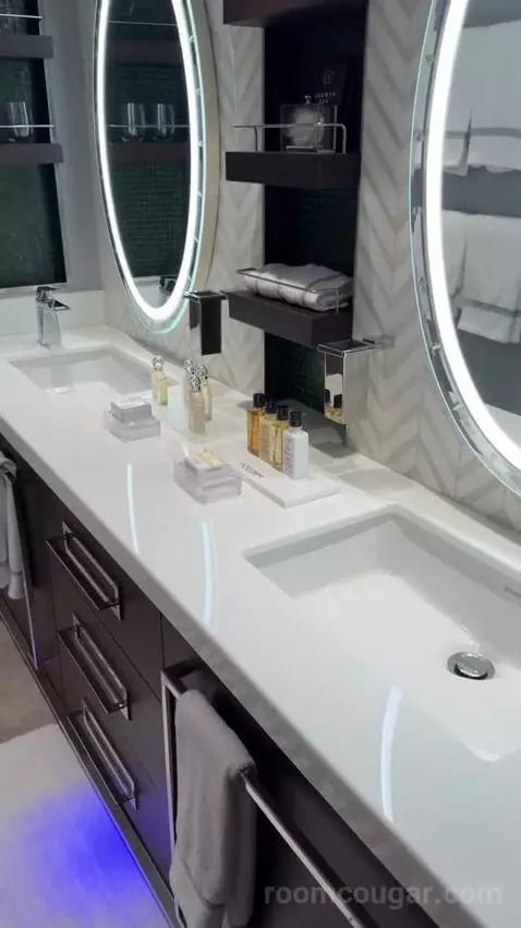 Suite (#1406) bathroom picture #1