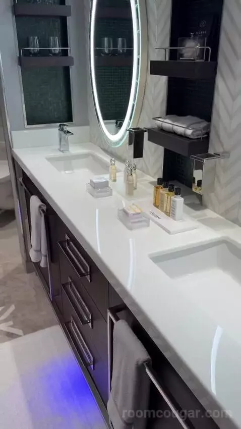 Suite (#1406) bathroom picture #5