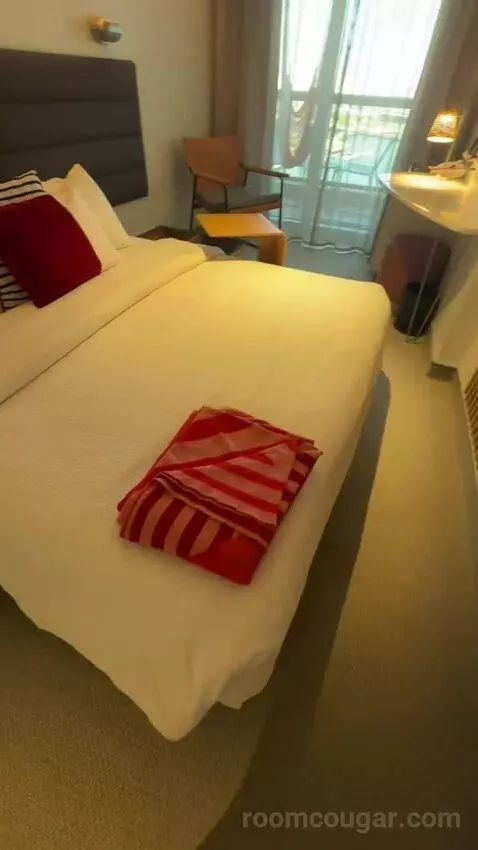 Sea Terrace (11038A) bed picture #3