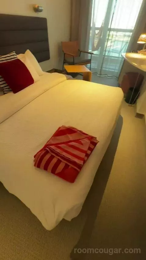 Sea Terrace (11038A) bed picture #4