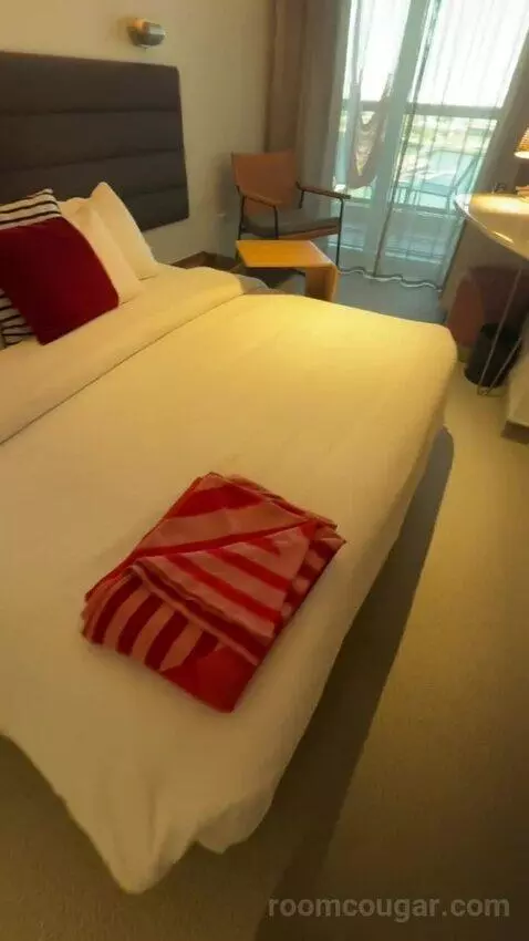 Sea Terrace (11038A) bed picture #6
