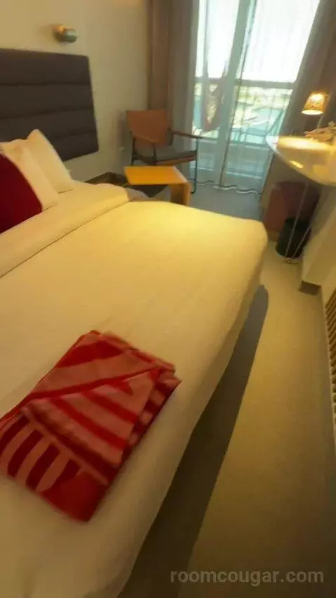 Sea Terrace (11038A) bed picture #8
