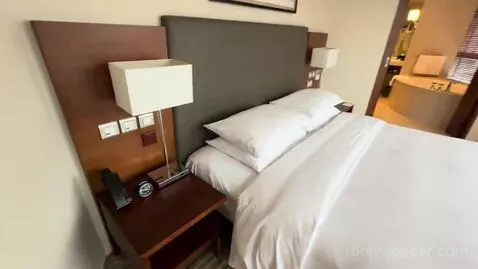 Suite (Room 1507) bed picture #3