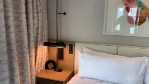 Executive Lounge Access 1 Bedroom Suite, 1 King (#1201) bed picture #11