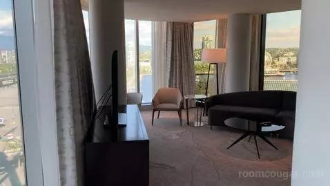 Executive Lounge Access 1 Bedroom Suite, 1 King (#1201) picture #3