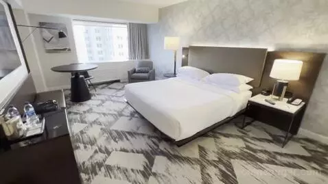 Club Level, Guest Room, 1 King, High Floor (#3230) bed picture #1