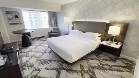 Club Level, Guest Room, 1 King, High Floor (#3230) bed picture #3