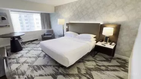 Club Level, Guest Room, 1 King, High Floor (#3230) bed picture #5
