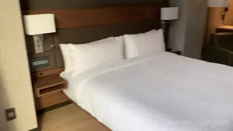 King Room (#922) bed picture #12