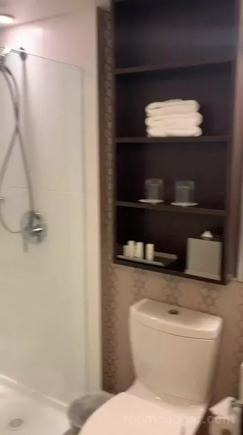 Skyline King Studio Suite (#2101) bathroom picture #12