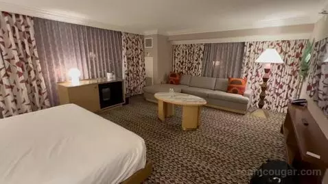 Renovated - 1 King Bed High Floor Deluxe - Corner Room (#1456) bed picture #7