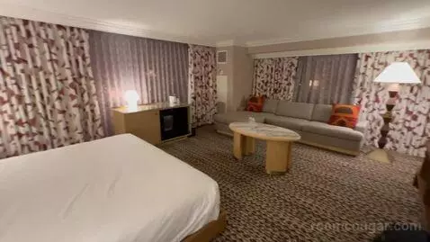 Renovated - 1 King Bed High Floor Deluxe - Corner Room (#1456) bed picture #10