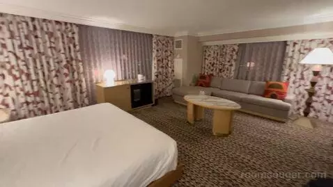 Renovated - 1 King Bed High Floor Deluxe - Corner Room (#1456) bed picture #11