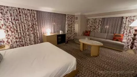 Renovated - 1 King Bed High Floor Deluxe - Corner Room (#1456) bed picture #12