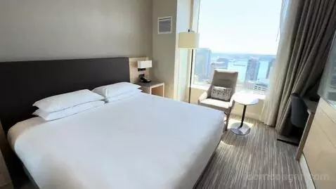 Executive Suite (#4512) bed picture #4