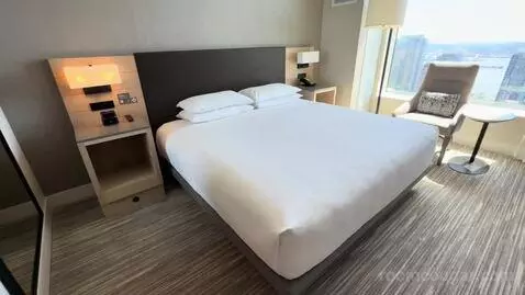 Executive Suite (#4512) bed picture #8