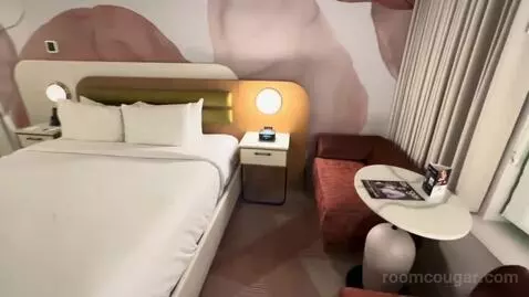 Studio King (#13-535) bed picture #2