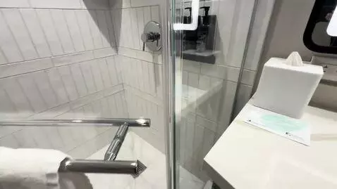 Studio King (#13-535) bathroom picture #1