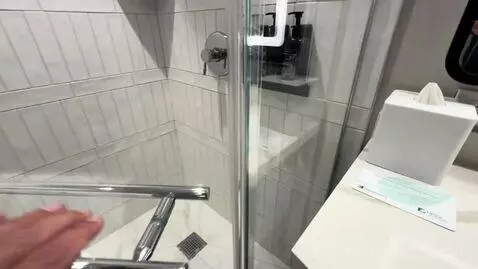 Studio King (#13-535) bathroom picture #2