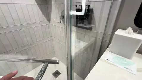 Studio King (#13-535) bathroom picture #3