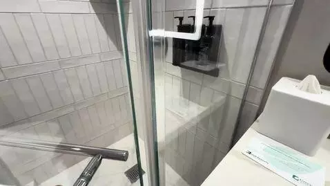 Studio King (#13-535) bathroom picture #5