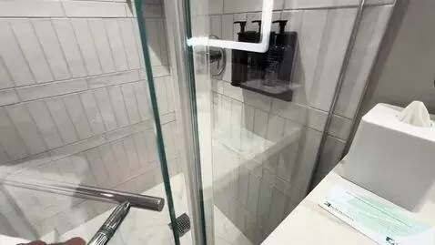 Studio King (#13-535) bathroom picture #6