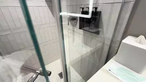 Studio King (#13-535) bathroom picture #7