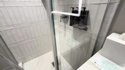Studio King (#13-535) bathroom picture #8