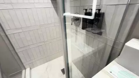 Studio King (#13-535) bathroom picture #9
