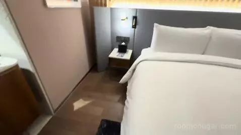Itaewon King Room - Outdoor Pool Access Excluded (#1122) bed picture #4