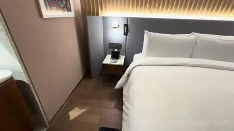 Itaewon King Room - Outdoor Pool Access Excluded (#1122) bed picture #6
