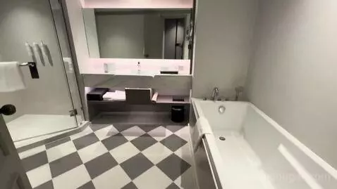 Deluxe King Room with Bathtub (#3819) bathroom picture #6
