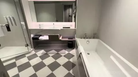 Deluxe King Room with Bathtub (#3819) bathroom picture #9