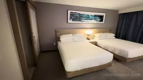 Queen Room with Two Queen Beds (#1016) bed picture #7
