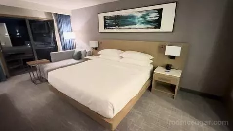 Queen Room with Two Queen Beds (#1016) bed picture #2