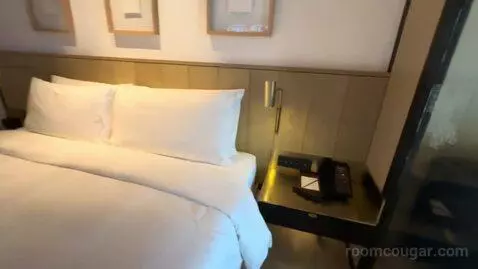 Deluxe Room with Balcony (#3509) bed picture #8