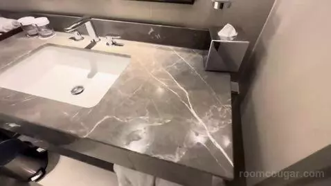 King Room - Club Access (#429) bathroom picture #2